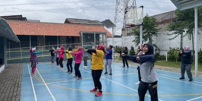 Senam sehat bersama instruktur senam dari Sudinpora